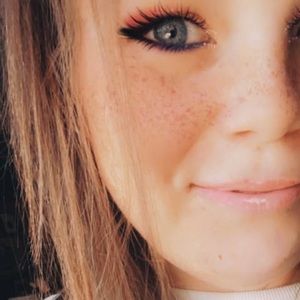 Meet your Posher, Brittney